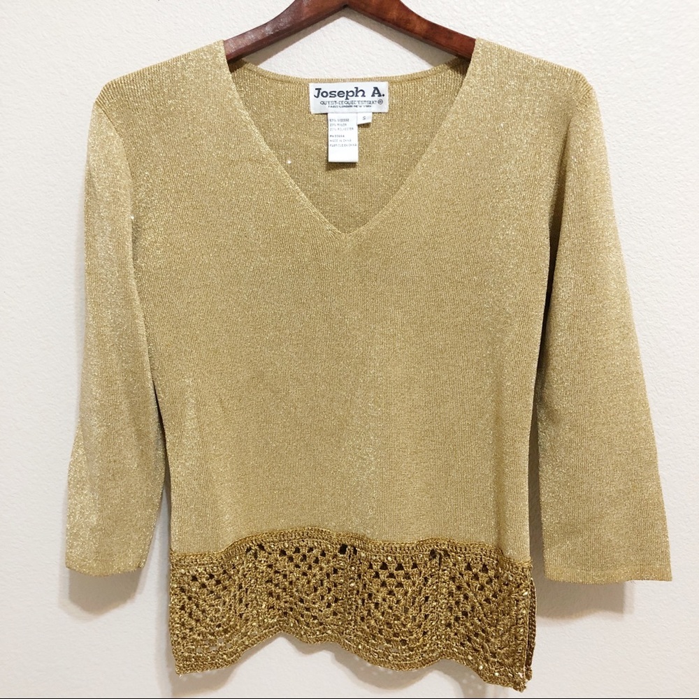 Joseph A V- Neck Knit Blouse